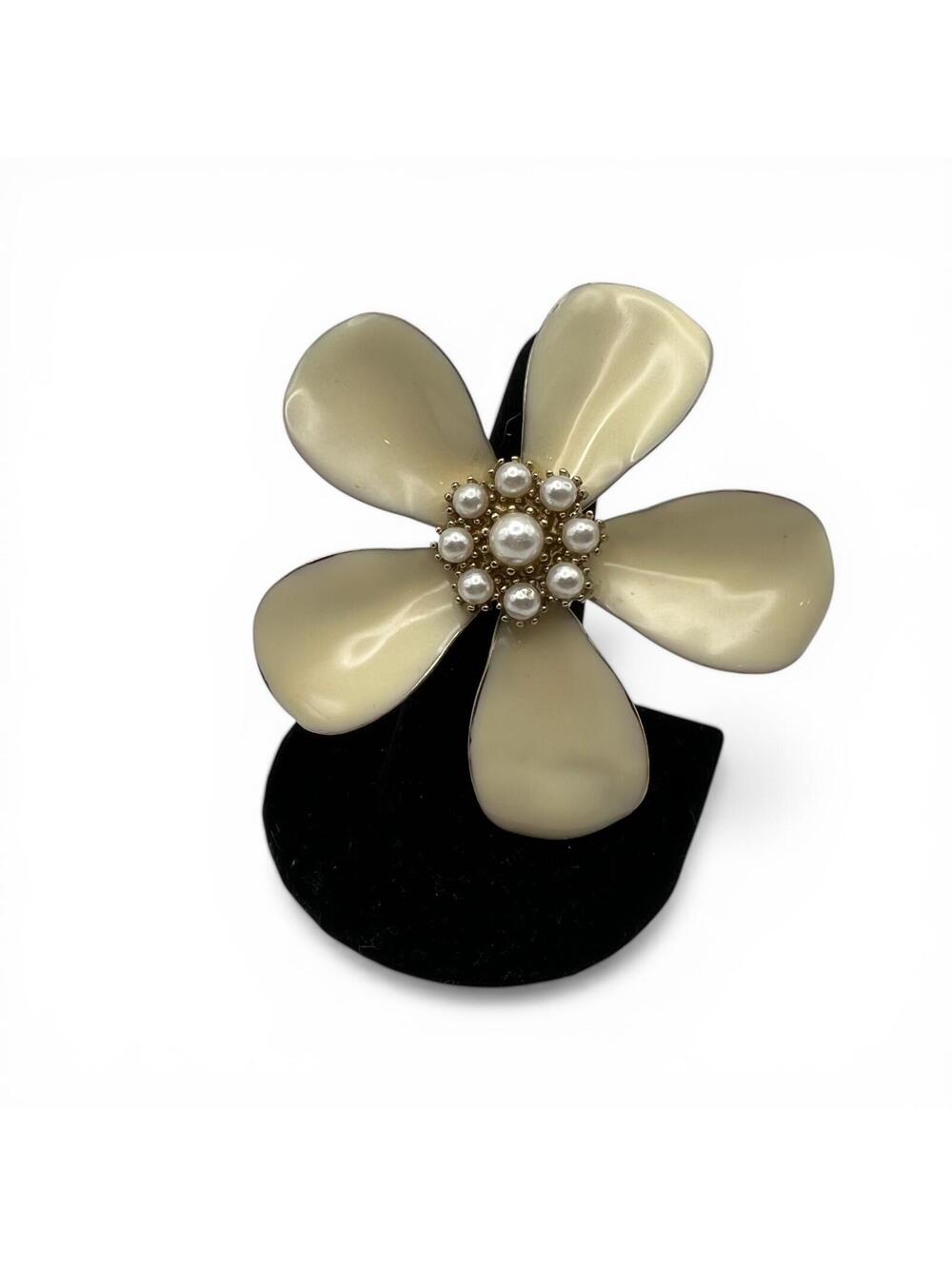 Vintage Gold Tone Flower Ring with Pearl Accents Size 7